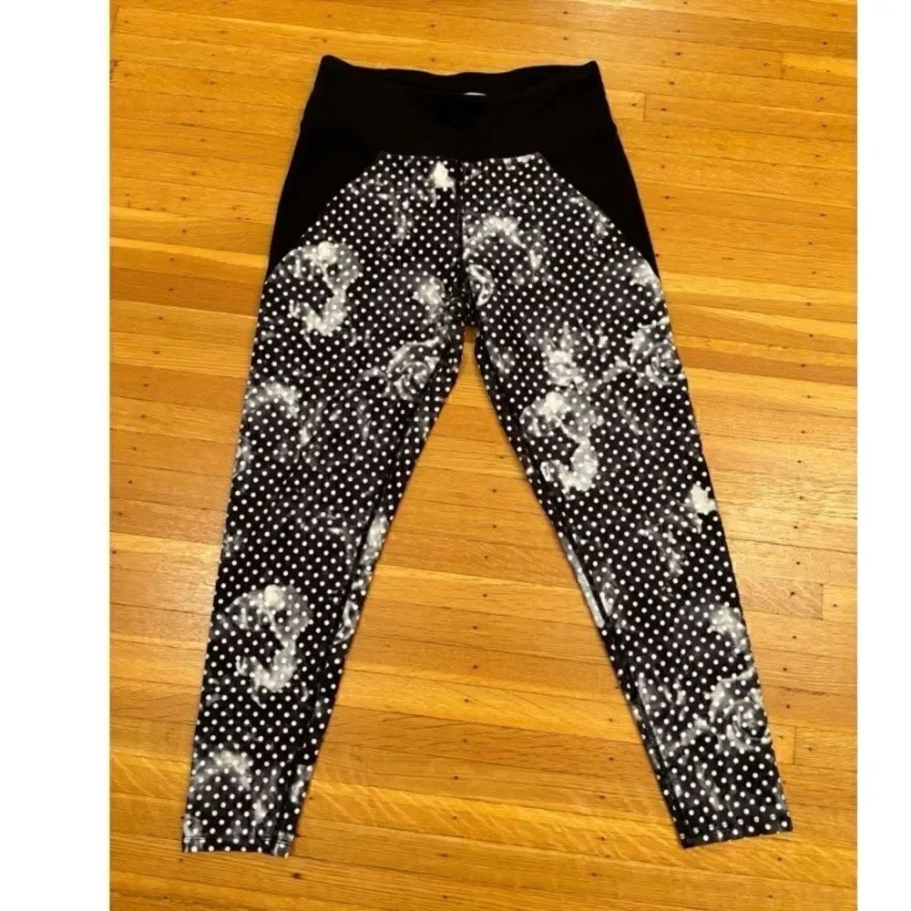 Betsy Johnson Performance black/white polka dot athletic leggings
